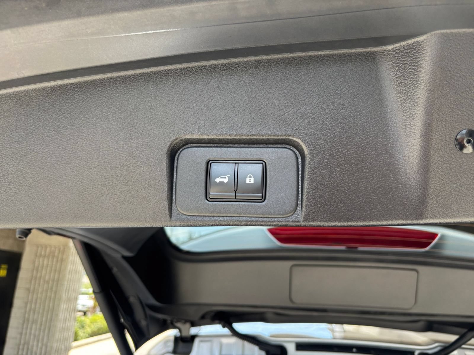 Used 2025 Nissan Rogue SV FWD image 23