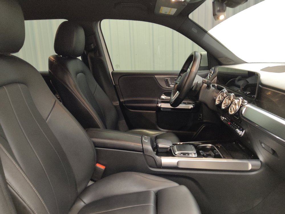Used 2020 Mercedes-Benz GLB 250 w/ Premium Package image 21