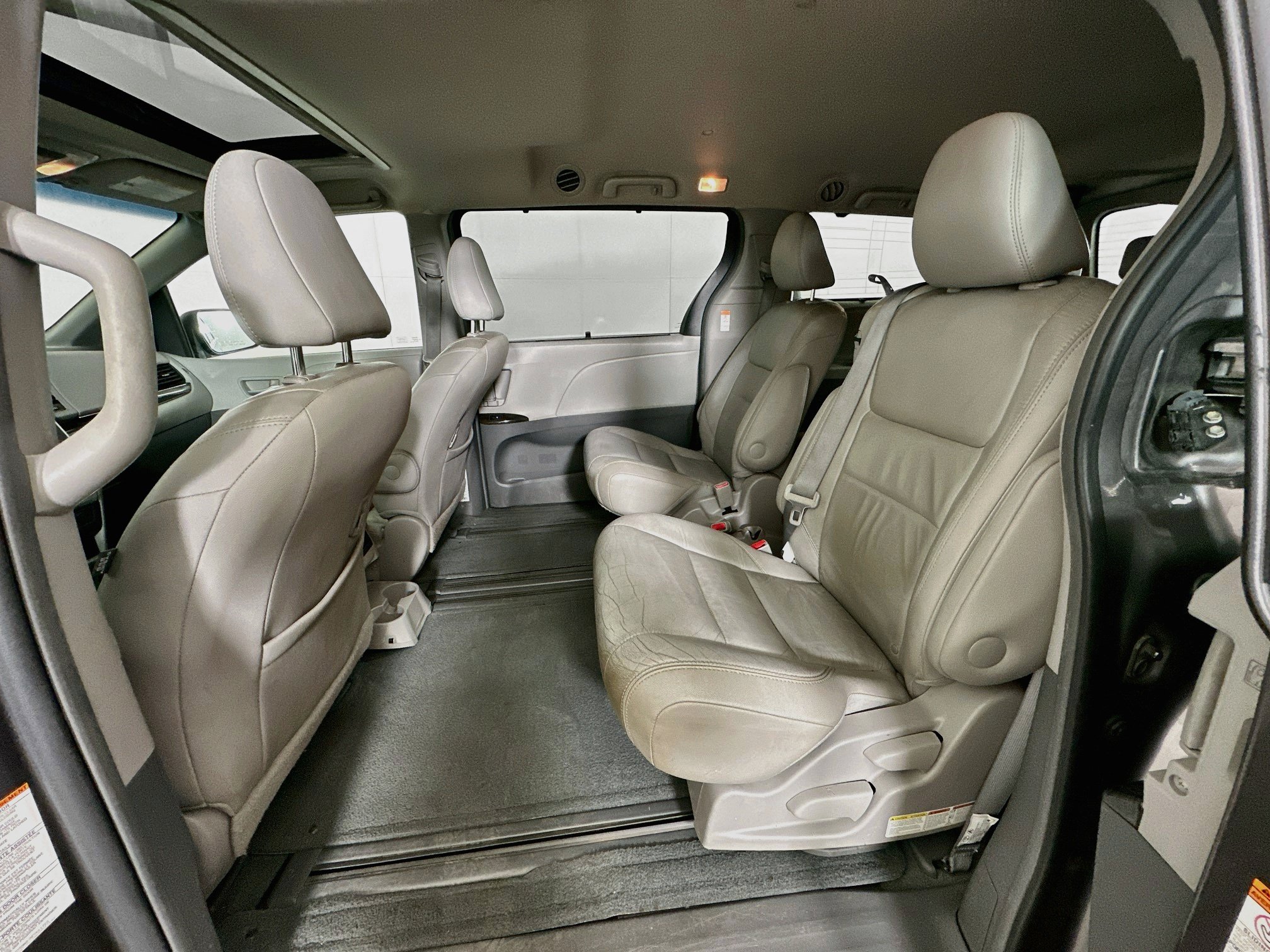 Used 2015 Toyota Sienna XLE w/ XLE Navigation Package FWD image 30