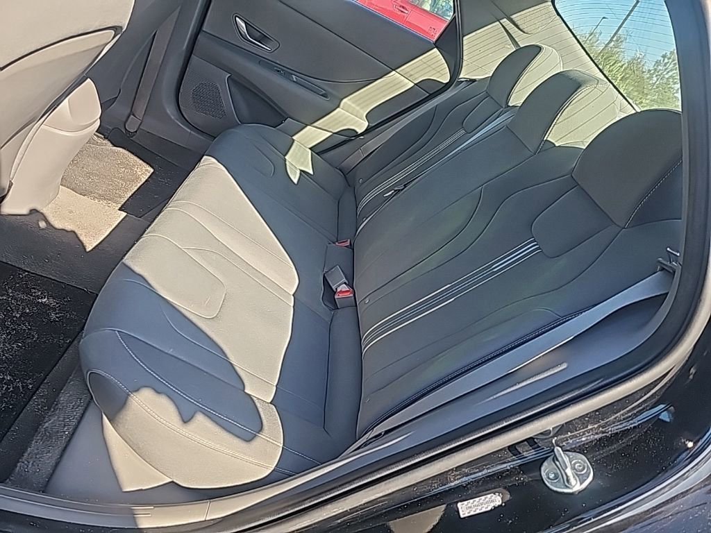 Used 2023 Hyundai Elantra SEL image 12