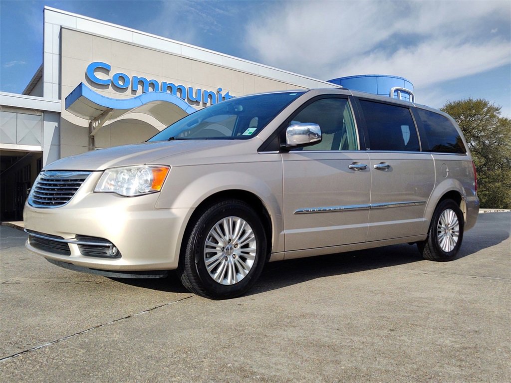 Used 2012 Chrysler Town & Country Limited w/ Luxury Group