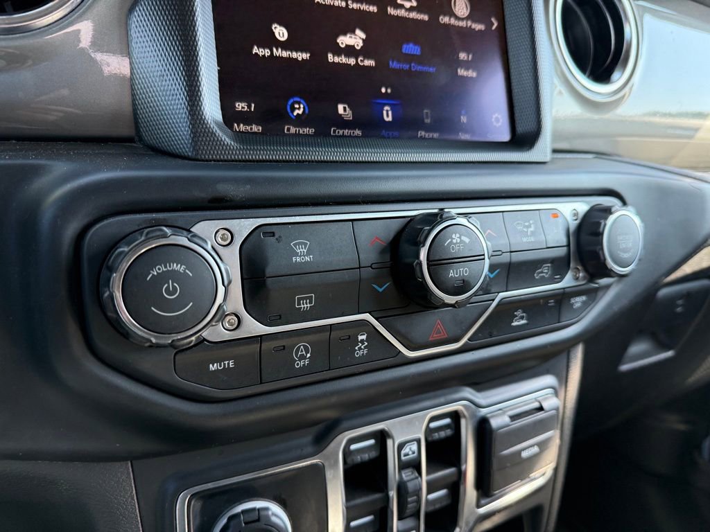 Used 2023 Jeep Wrangler Sahara image 34