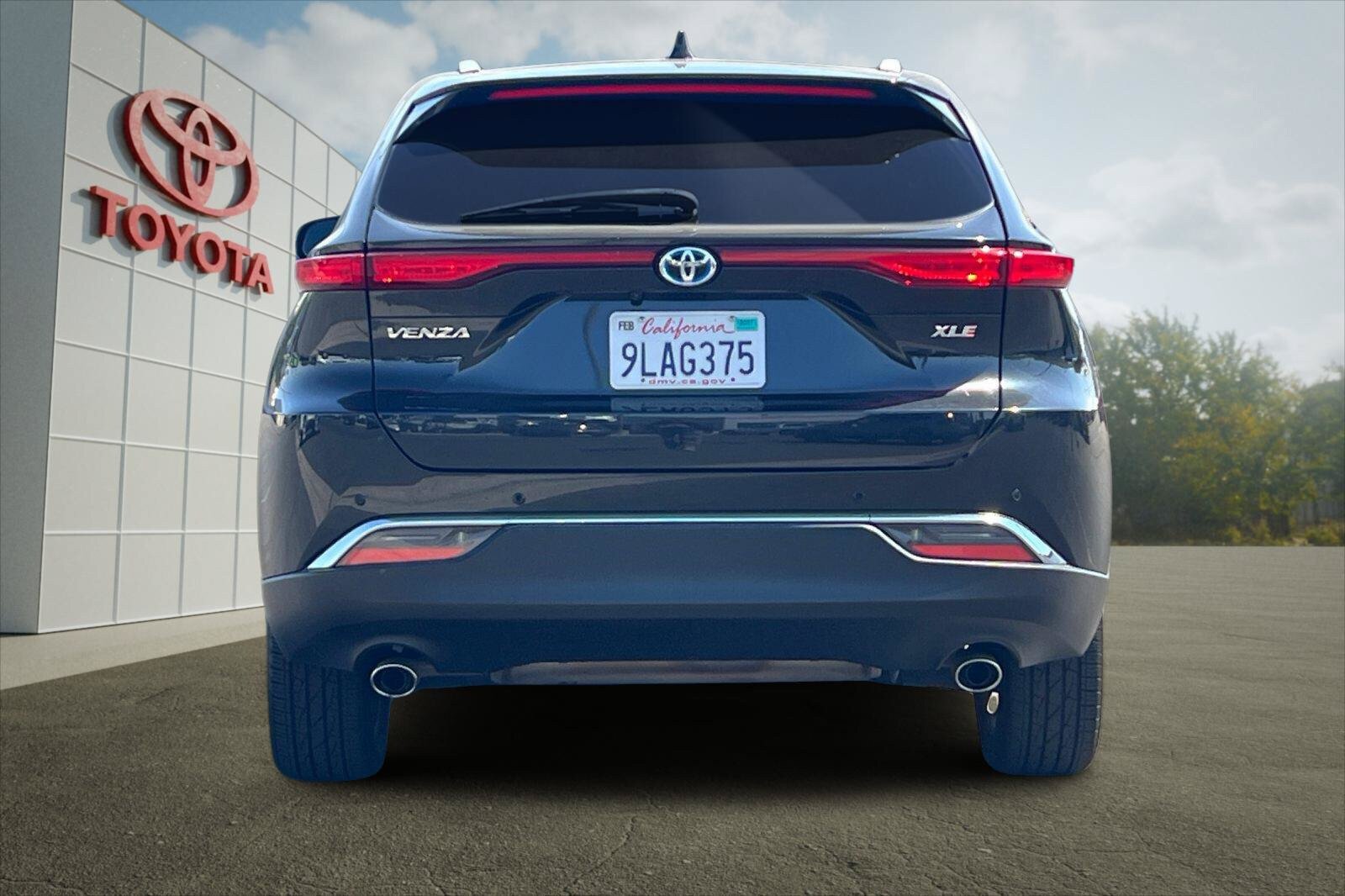 Certified 2024 Toyota Venza XLE AWD/4WD image 4