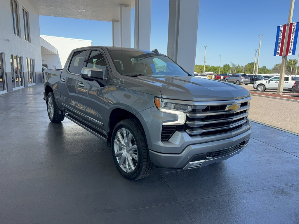 Used 2025 Chevrolet Silverado 1500 High Country AWD/4WD image 4
