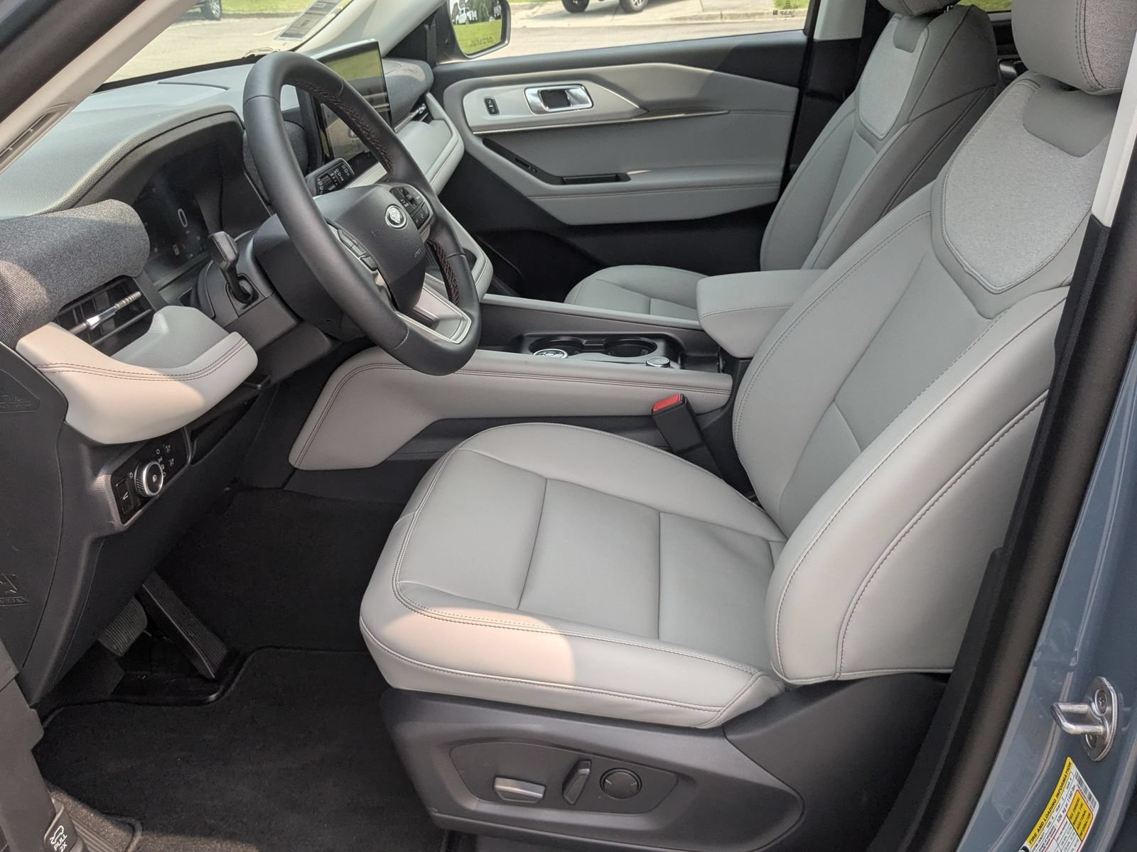 New 2026 Ford Explorer Active w/ Active Comfort Package AWD/4WD image 13