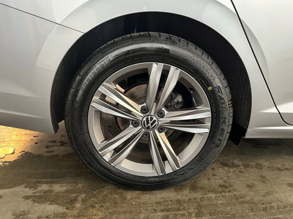 Certified 2023 Volkswagen Jetta SE image 32