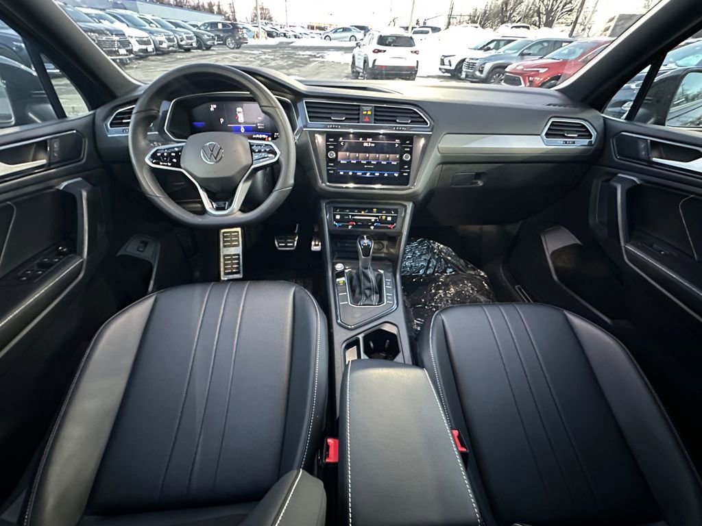 Used 2024 Volkswagen Tiguan SE R-Line image 21