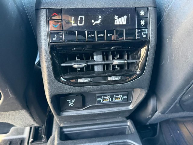 Used 2024 Jeep Grand Cherokee L Overland w/ Luxury Tech Group IV AWD/4WD image 16