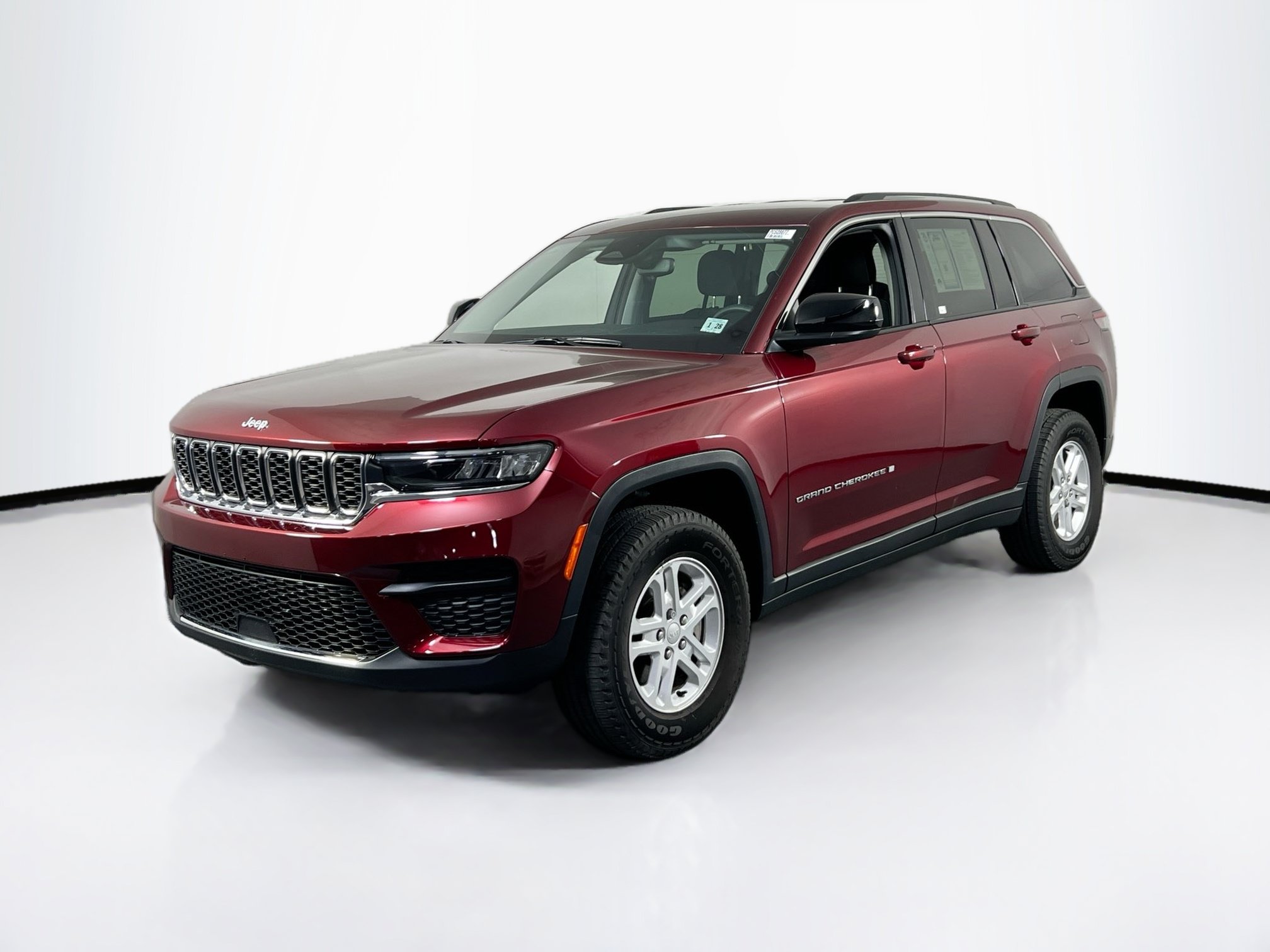 Used 2023 Jeep Grand Cherokee Laredo w/ Luxury Tech Group I