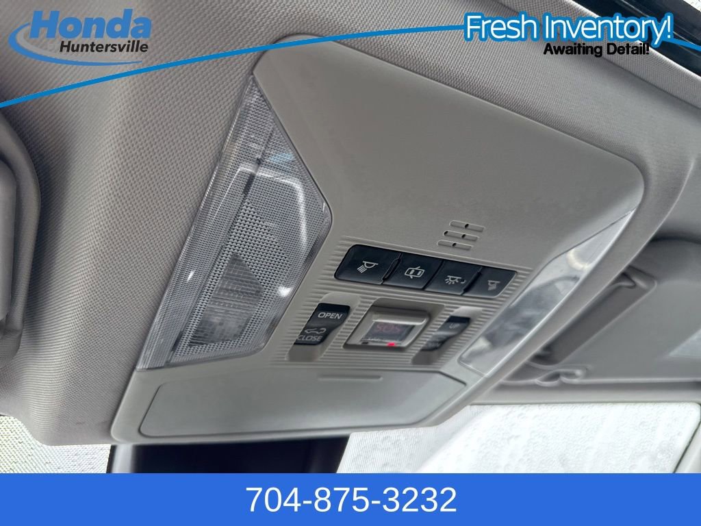 Used 2019 Toyota RAV4 XLE Premium image 32