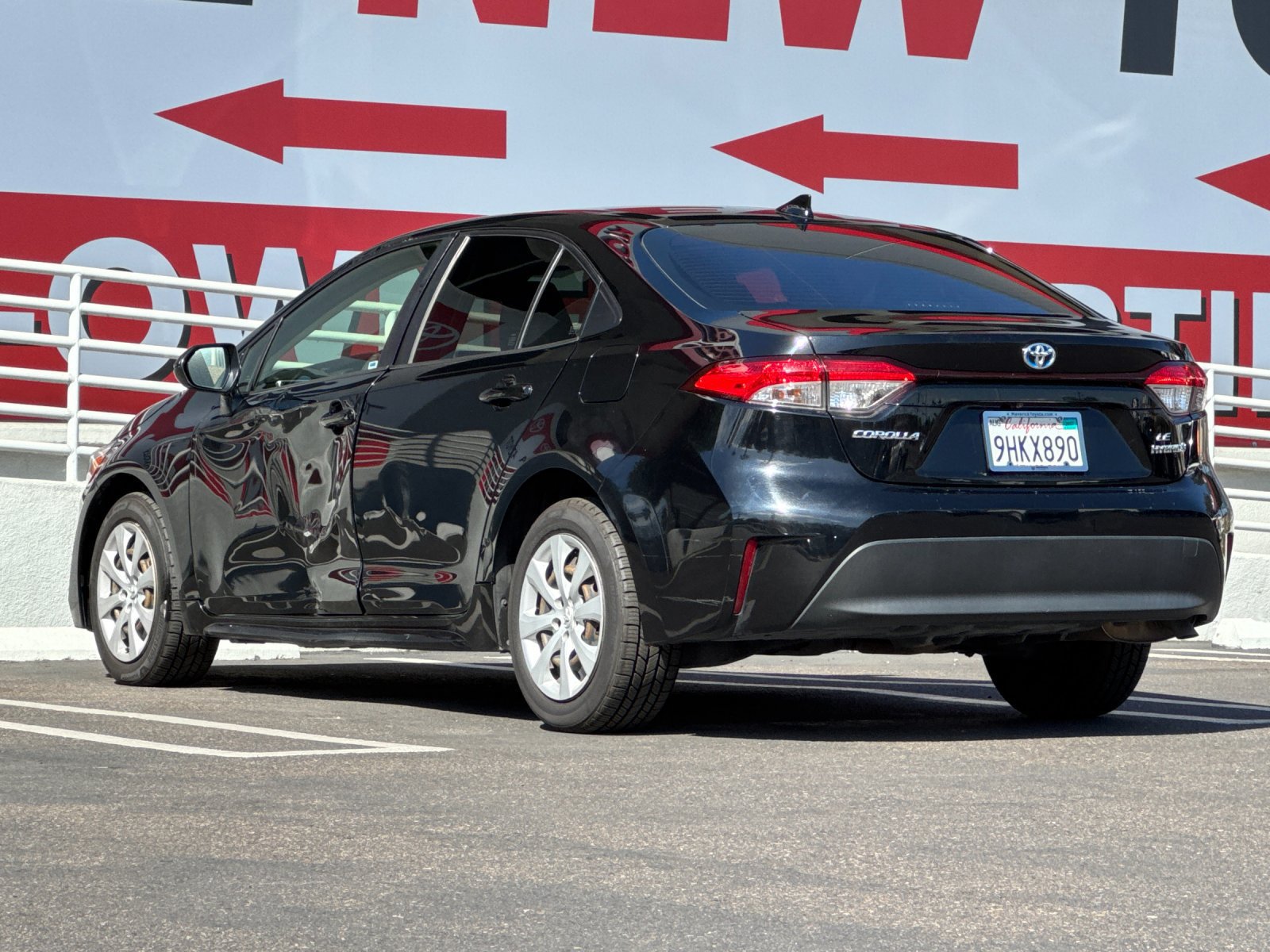 Used 2023 Toyota Corolla LE FWD image 3