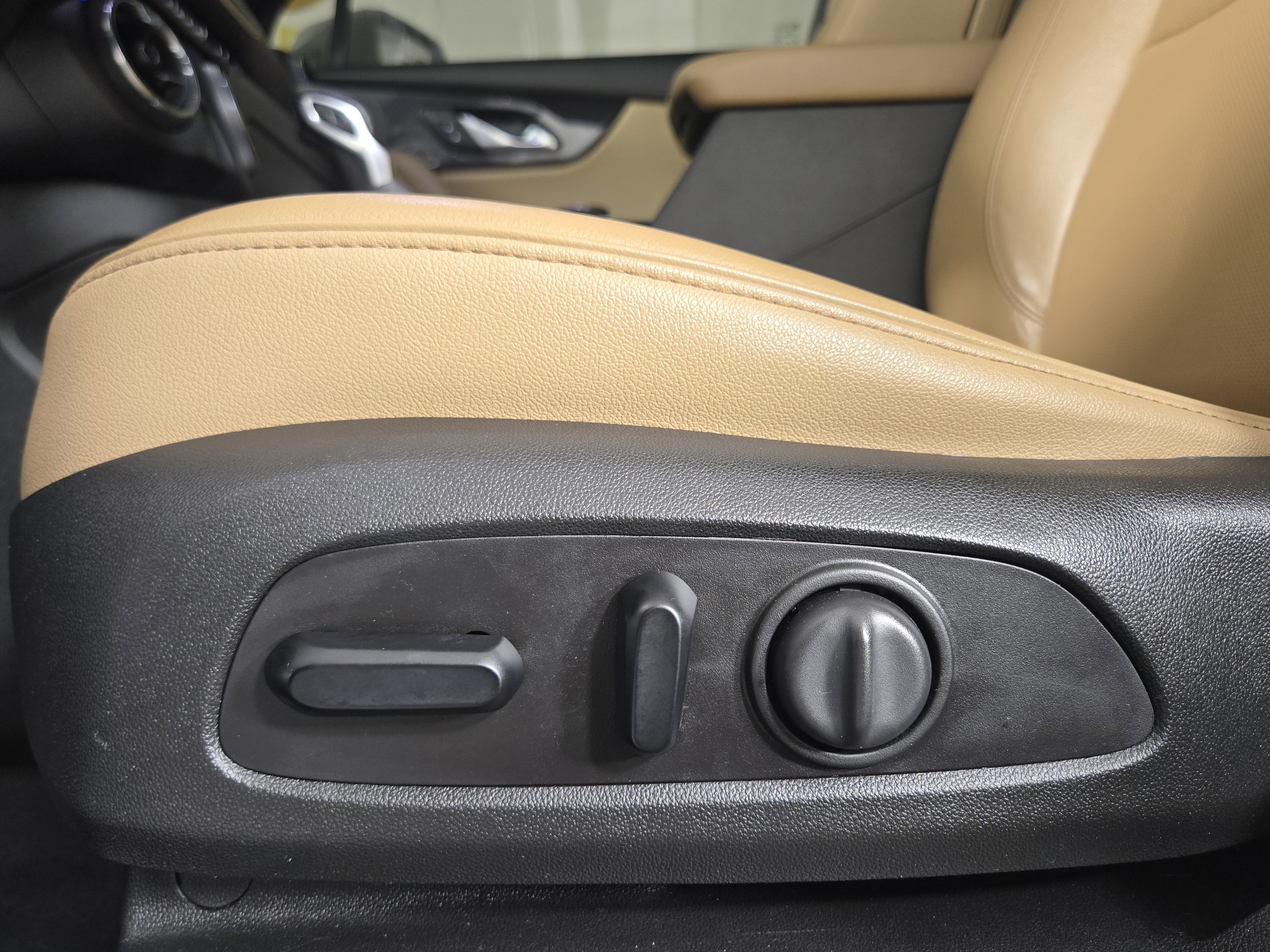 Used 2019 Chevrolet Blazer Premier AWD/4WD image 31