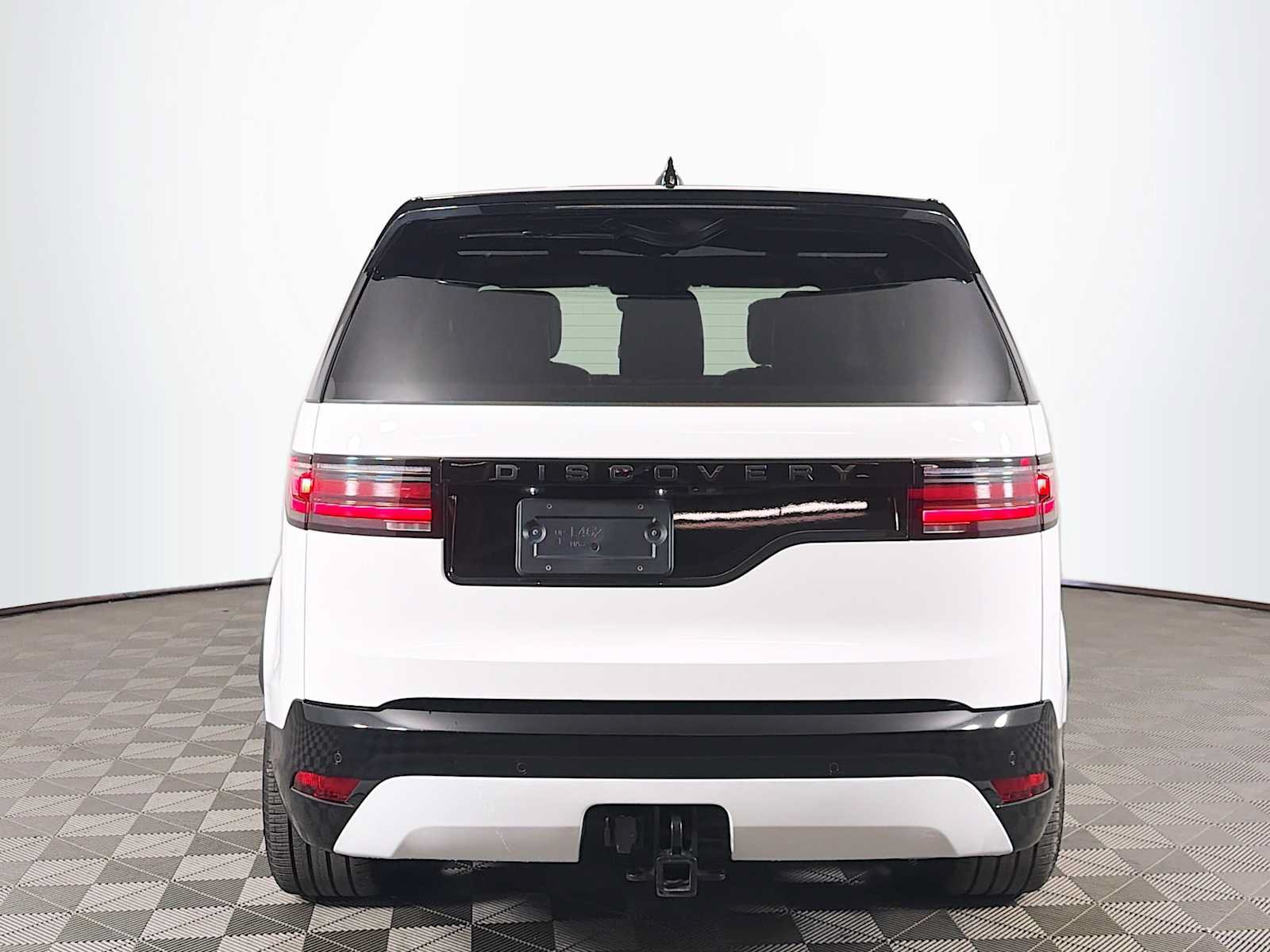 Used 2025 Land Rover Discovery Dynamic SE AWD/4WD image 6