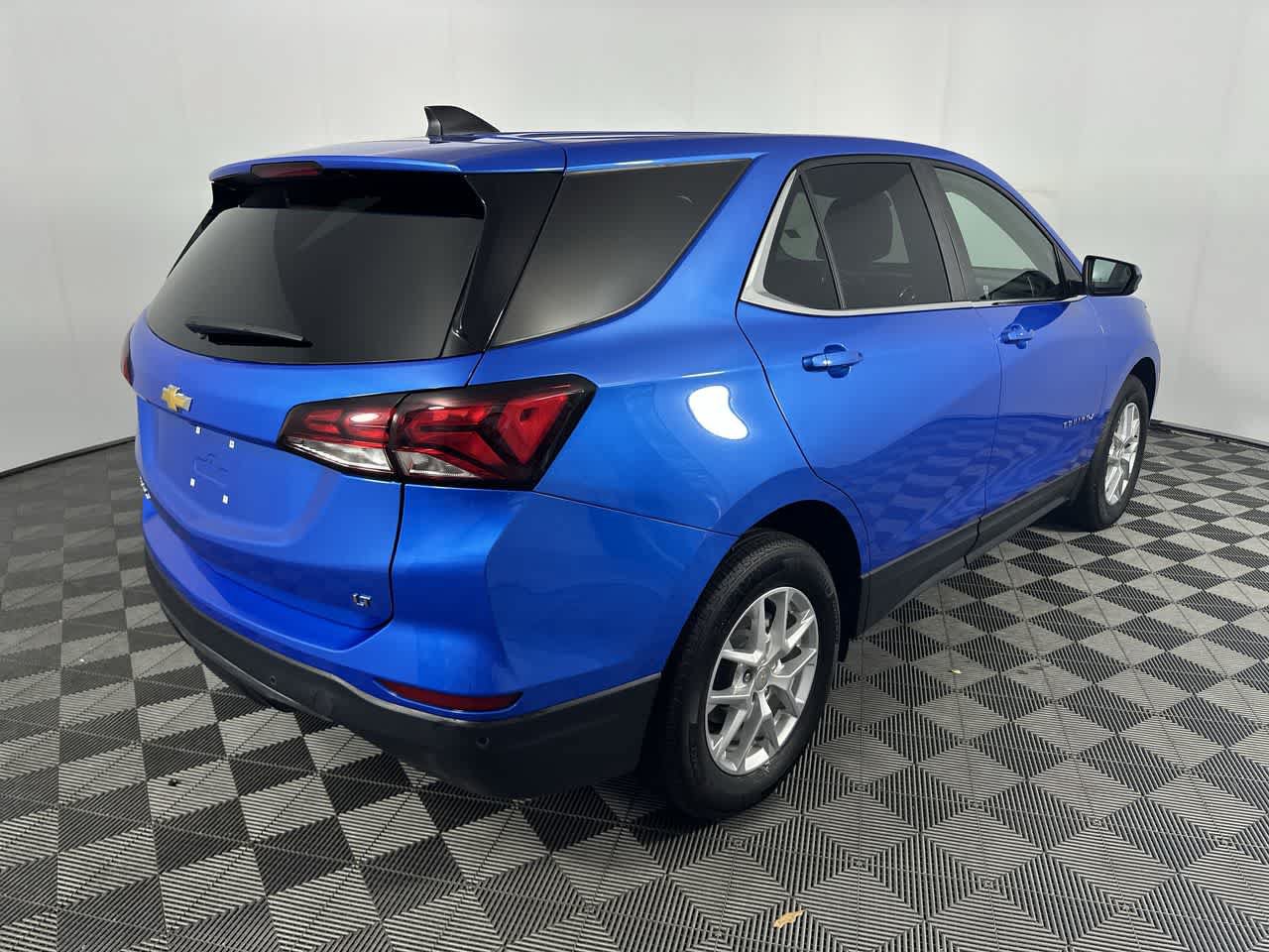 Used 2024 Chevrolet Equinox LT w/ LPO, Floor Liner Package FWD image 15