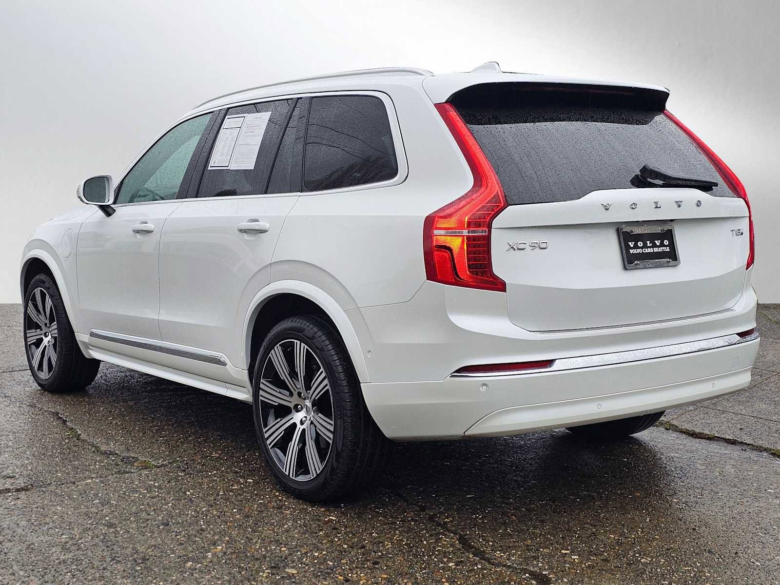 Certified 2025 Volvo XC90 T8 Plus w/ Protection Package Premier image 5
