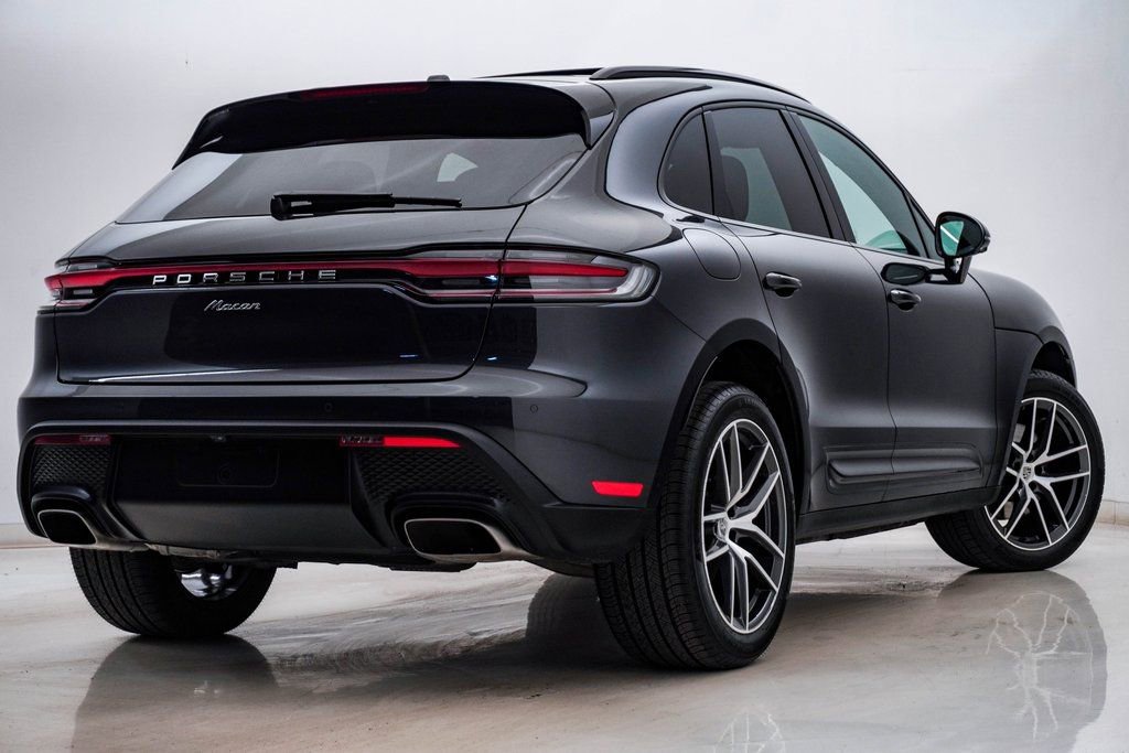Certified 2025 Porsche Macan image 12