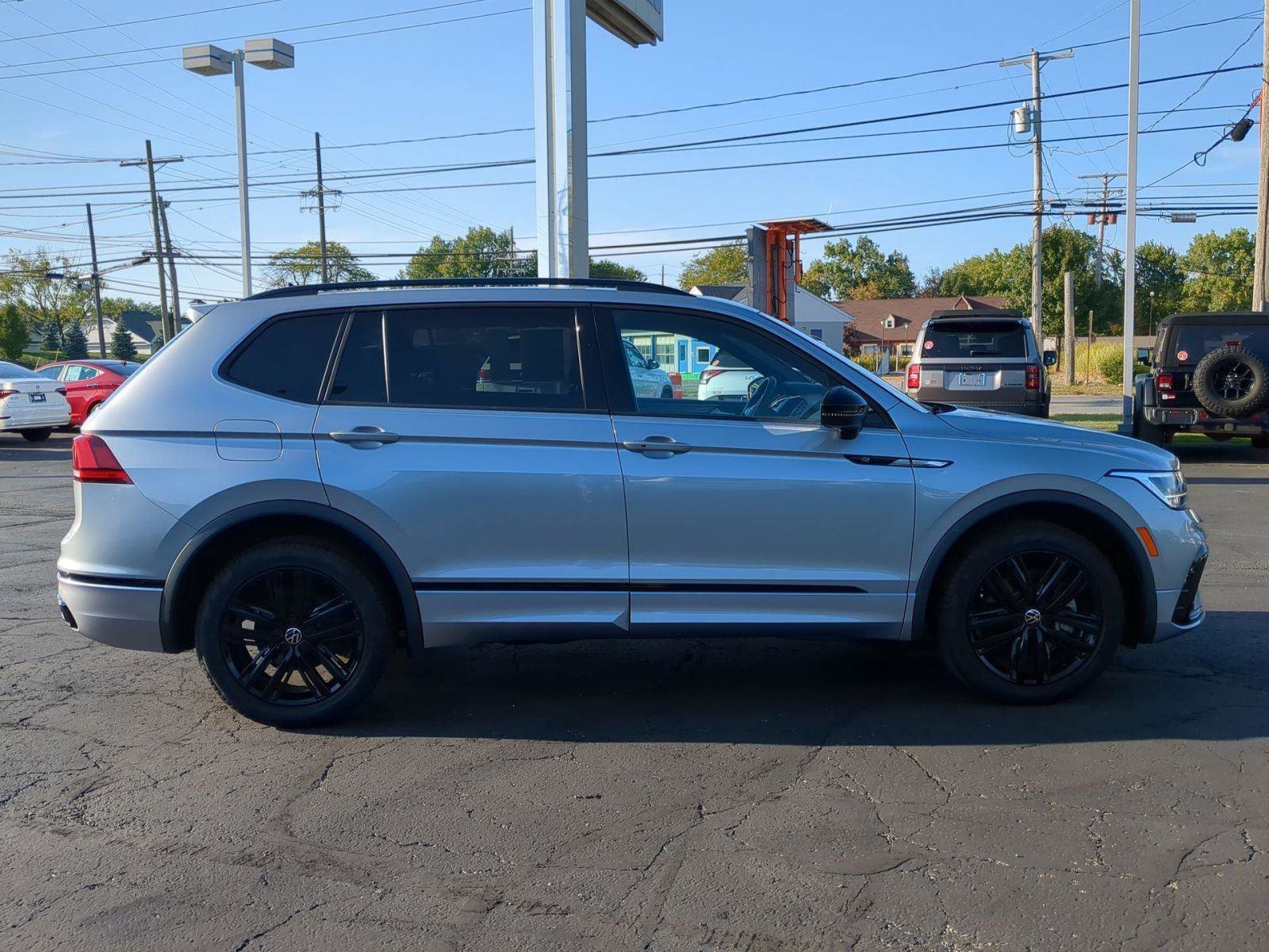 Used 2022 Volkswagen Tiguan SE R-Line image 7