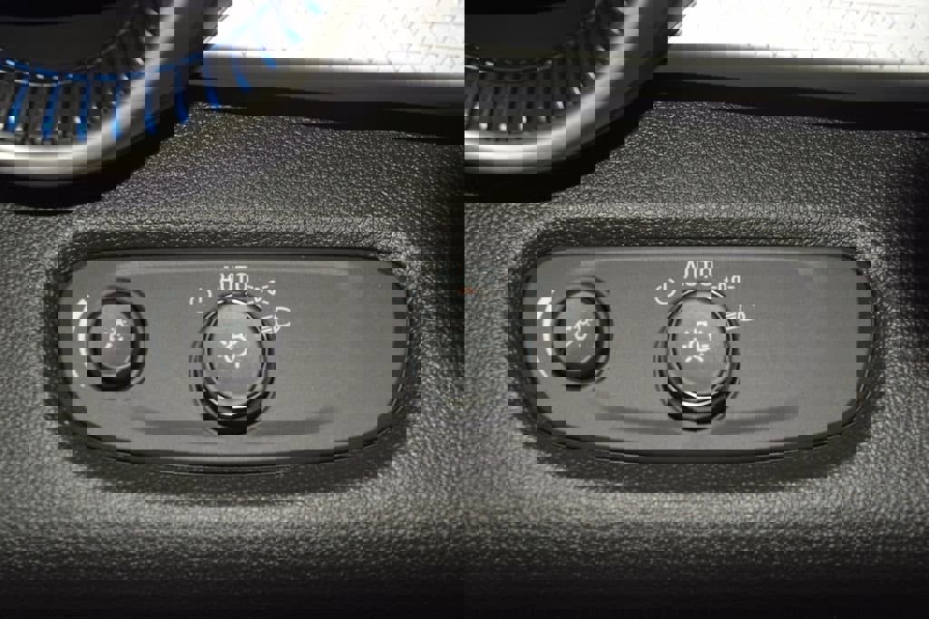 New 2026 Chevrolet Trax LS w/ LS Convenience Package FWD image 31