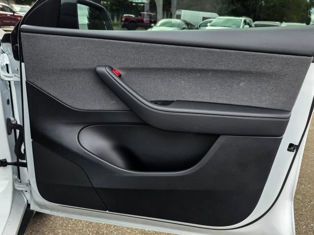 Used 2026 Tesla Model Y AWD image 36