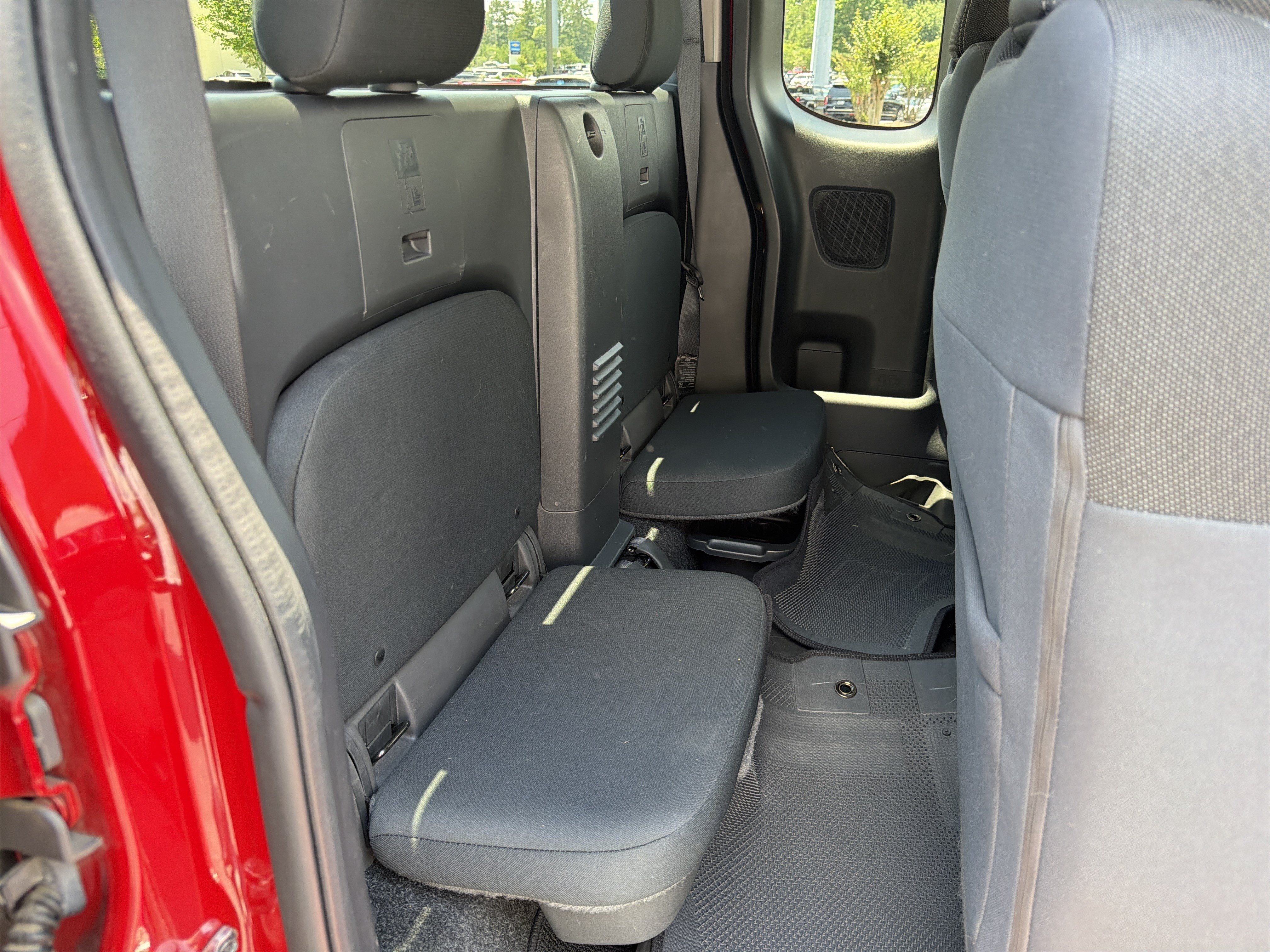 Used 2022 Nissan Frontier SV w/ Technology Package RWD image 15