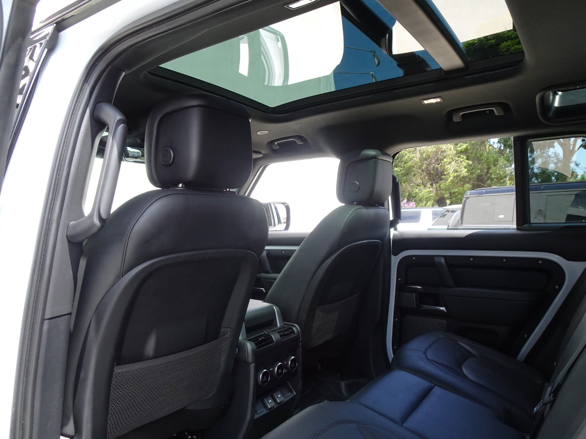 Used 2023 Land Rover Defender 110 AWD/4WD image 14