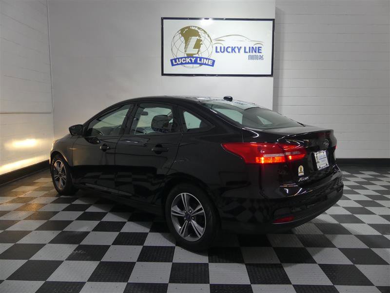 Used 2018 Ford Focus SE w/ SE Appearance Package image 11