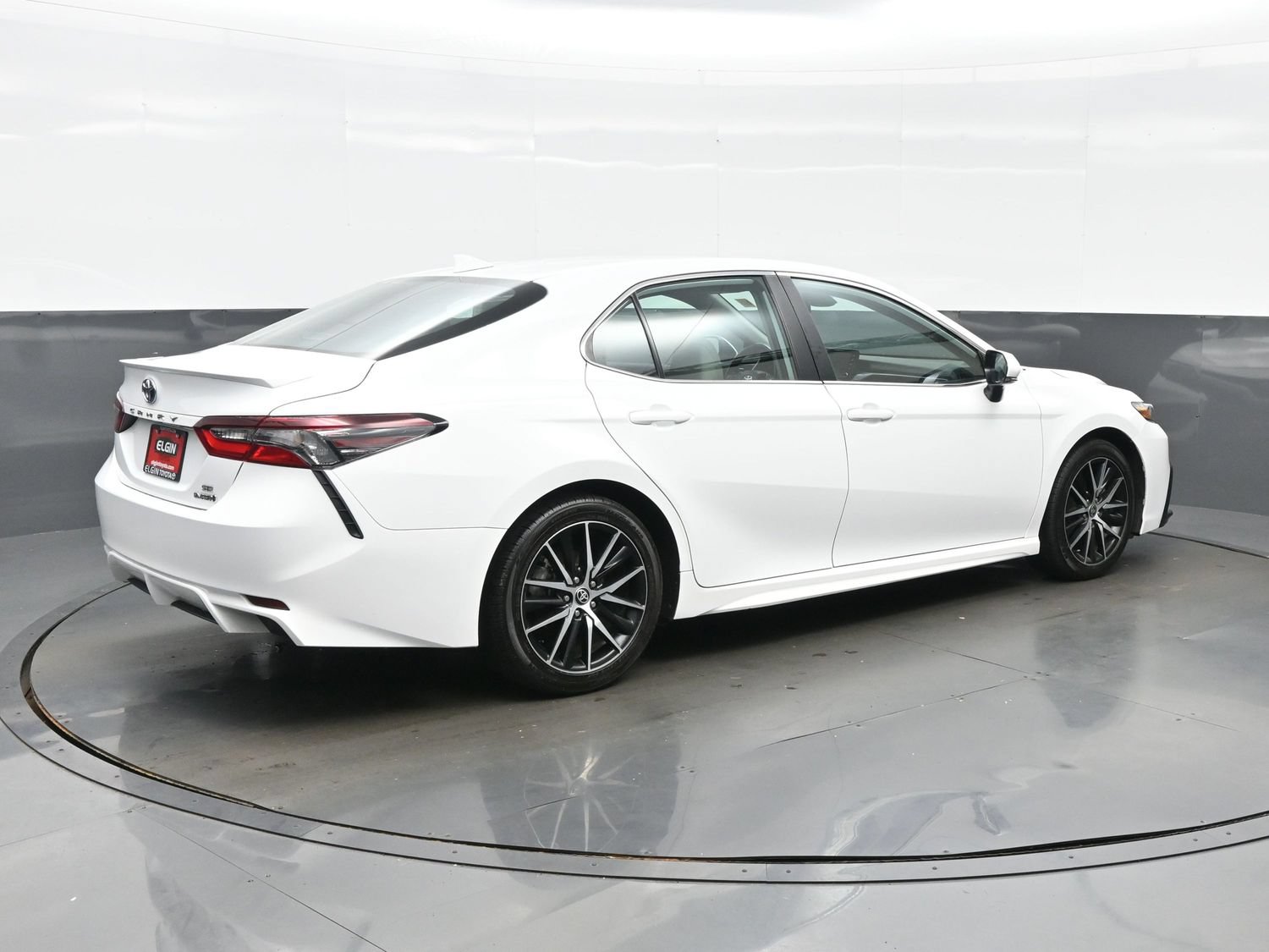 Used 2024 Toyota Camry SE w/ Audio Upgrade Package FWD image 6