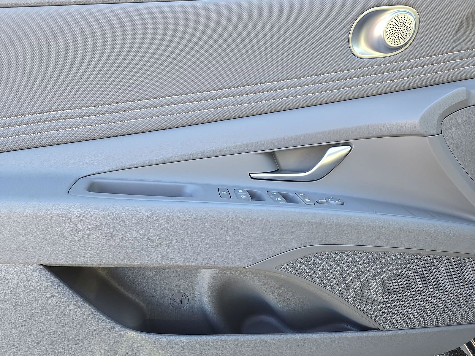 Used 2025 Hyundai Elantra SEL image 16