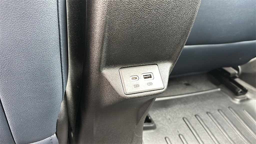 Used 2022 Chevrolet Bolt EUV LT w/ Convenience Package image 27