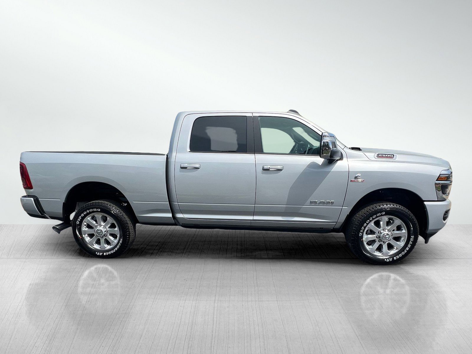 New 2026 RAM 2500 Laramie AWD/4WD image 4