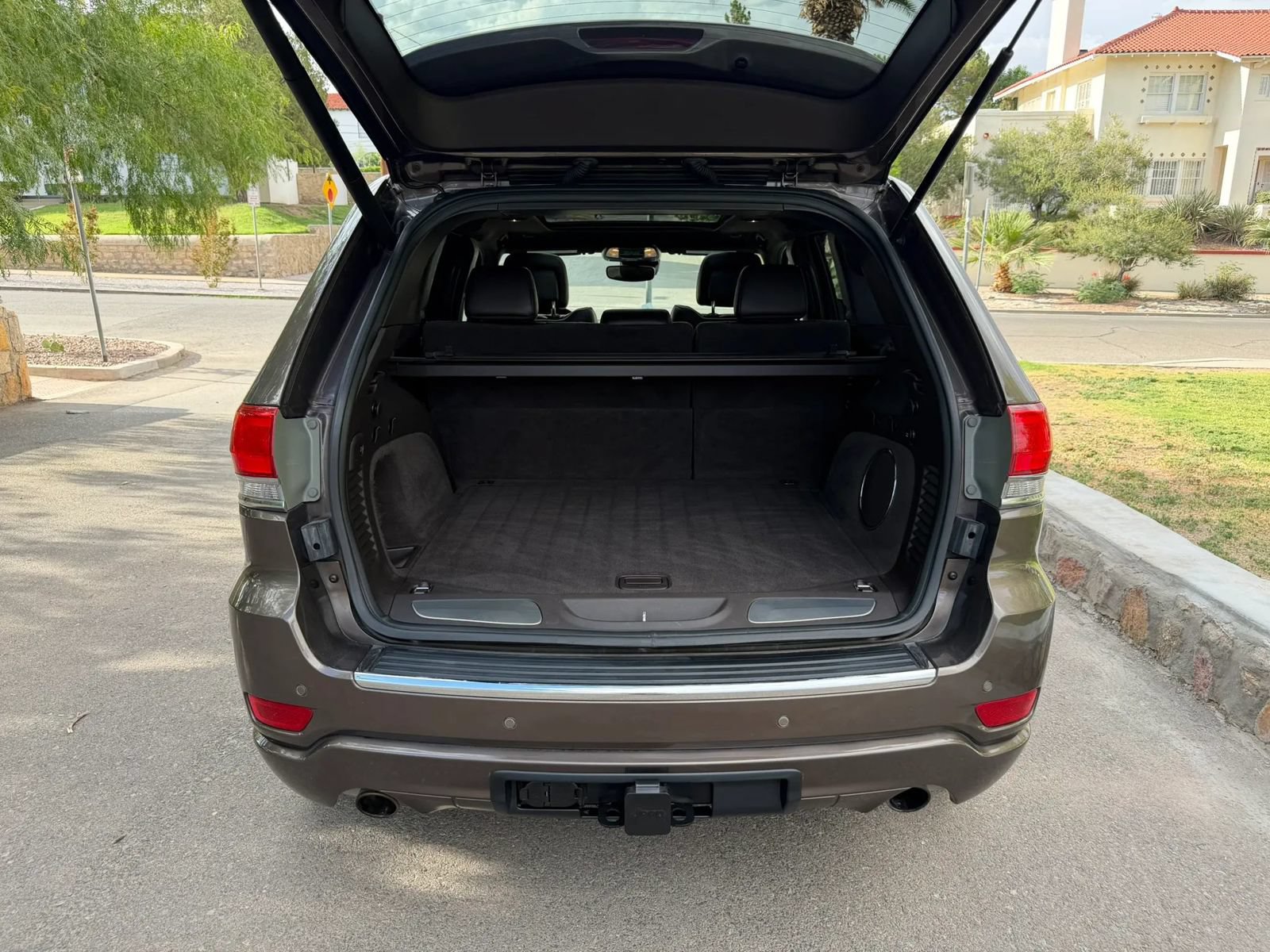 Used 2018 Jeep Grand Cherokee Overland AWD/4WD image 14
