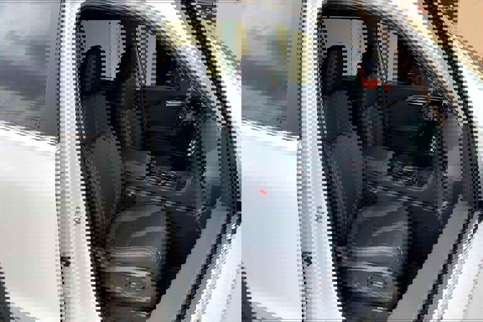 Used 2025 Honda Pilot EX-L image 9