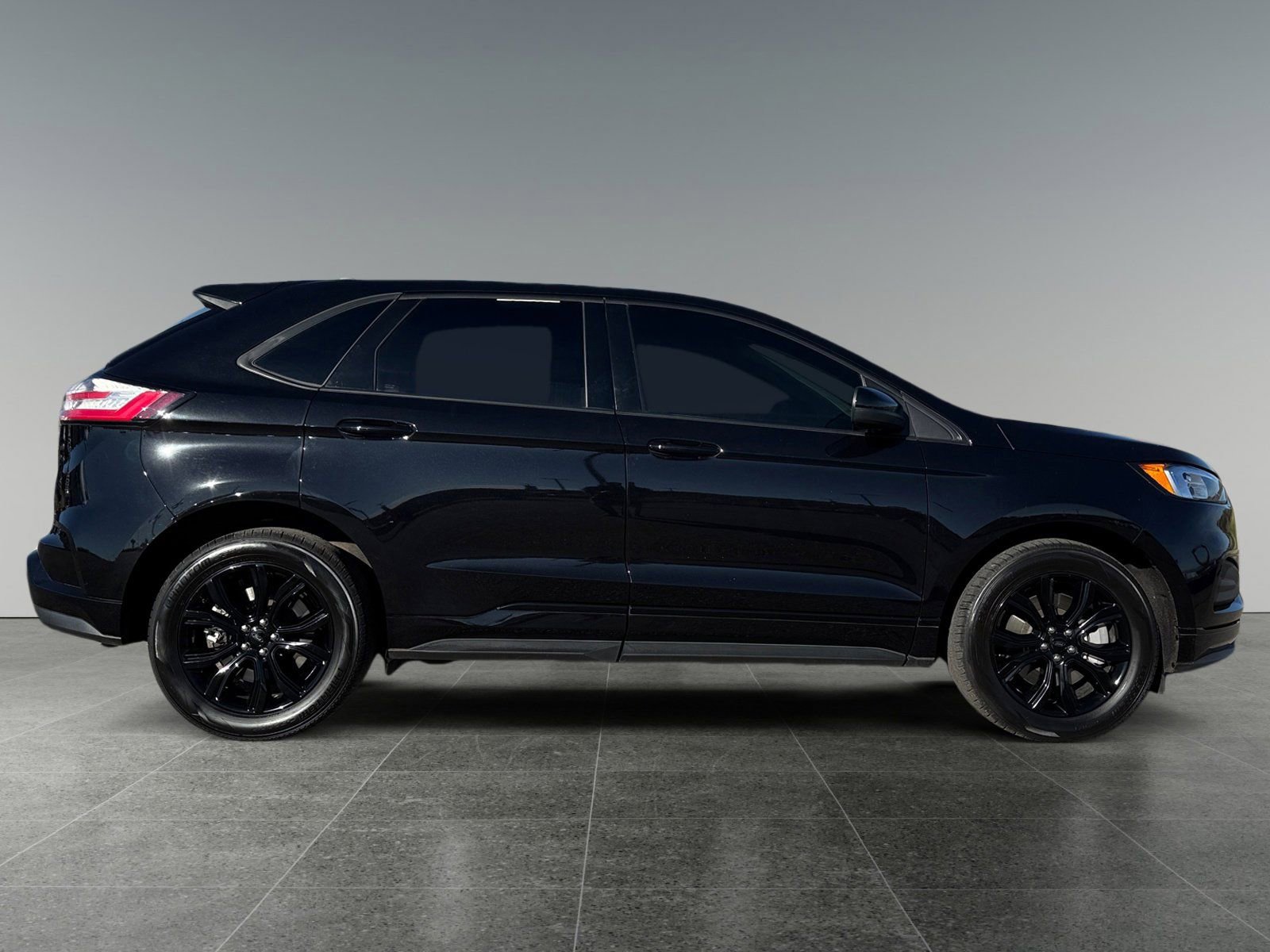 Certified 2024 Ford Edge SE w/ Black Appearance Package image 8