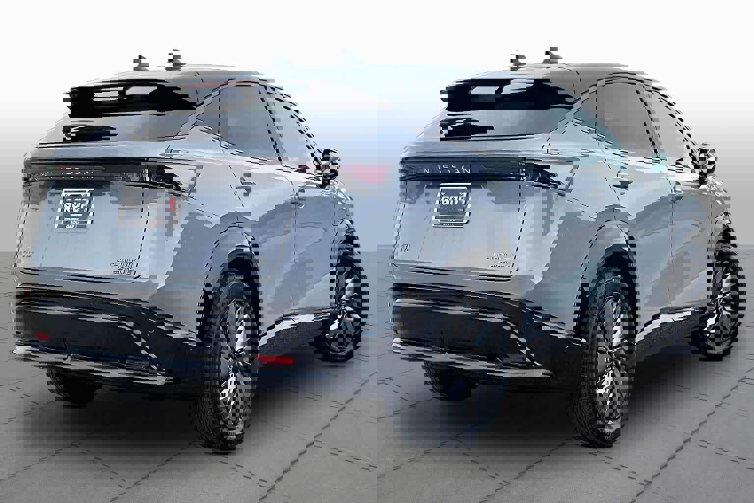 Used 2025 Nissan Ariya Platinum image 12