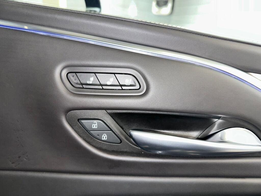 Certified 2023 Cadillac Escalade Sport Platinum w/ LPO, ONYX Package image 39