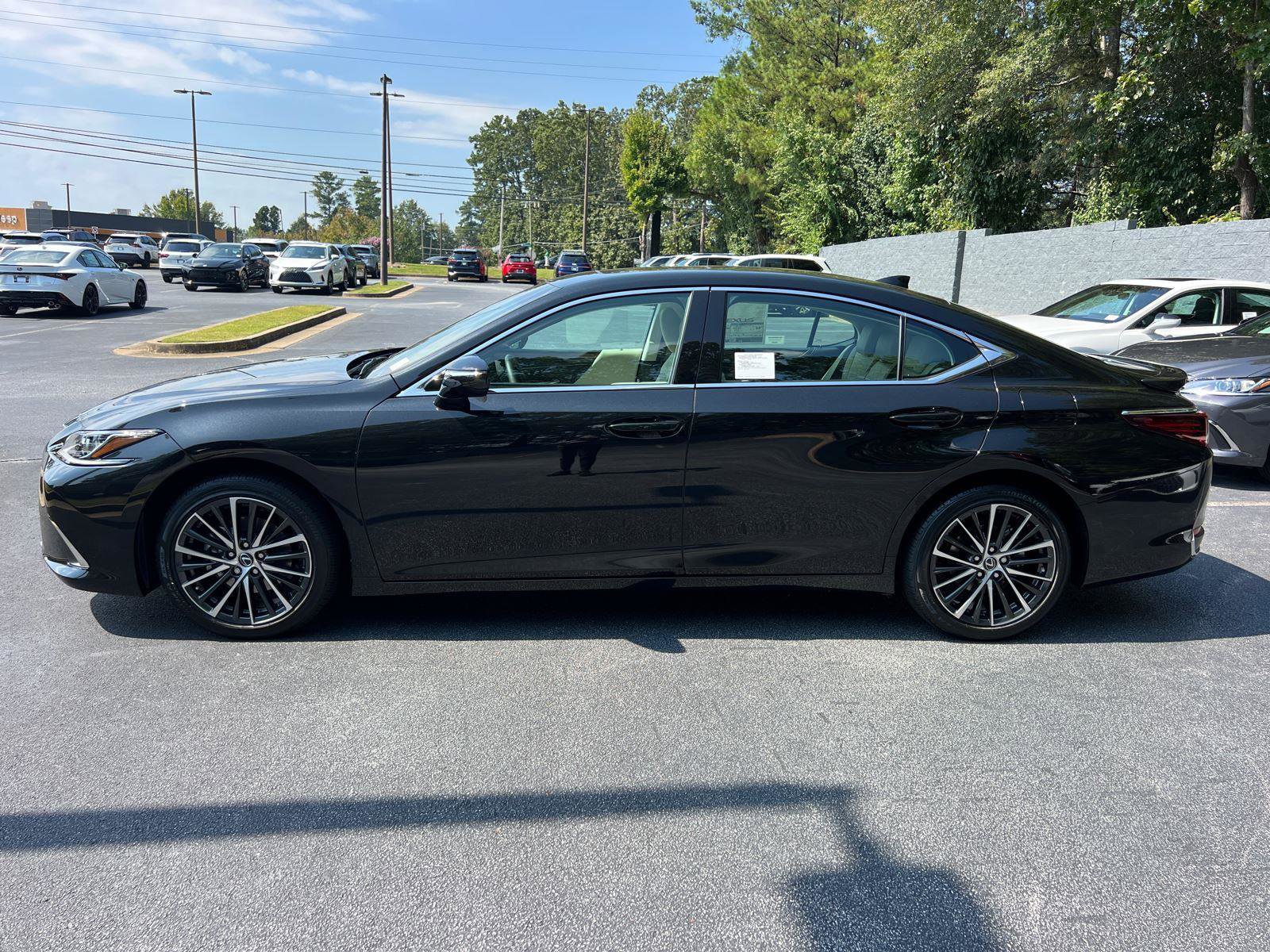 New 2025 Lexus ES 300h w/ Premium Package image 9