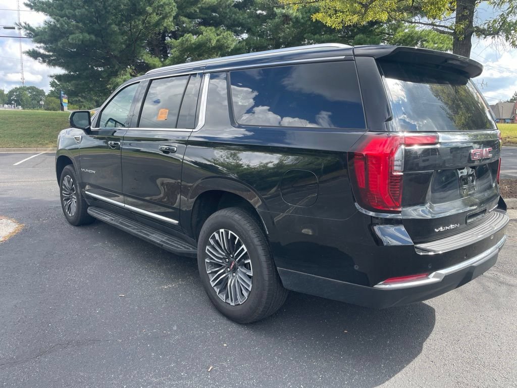 Used 2025 GMC Yukon XL Elevation AWD/4WD image 4