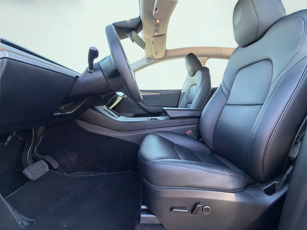 Used 2024 Tesla Model Y Long Range RWD image 40