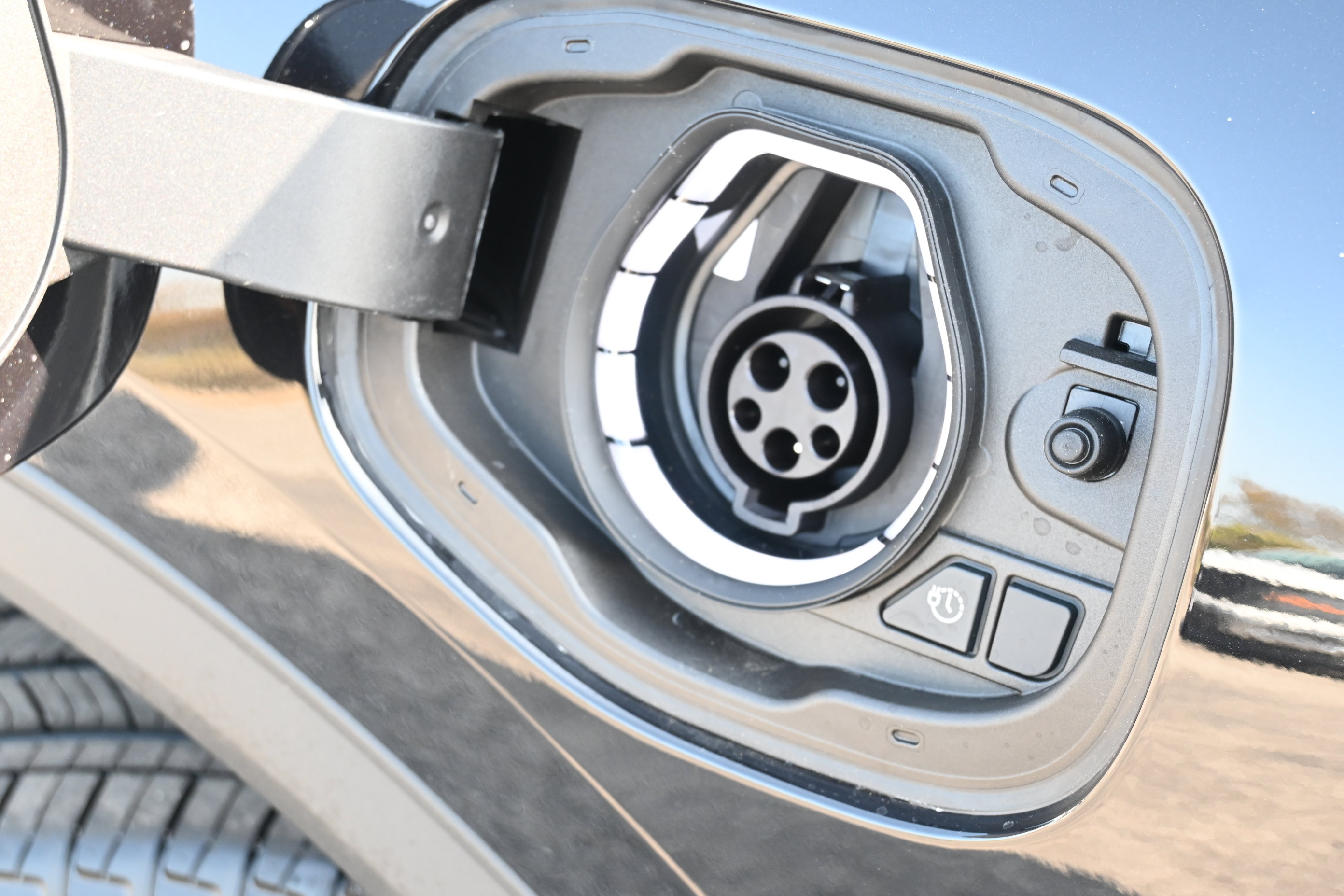 New 2026 Ford Escape SE w/ PHEV Premium Package FWD image 12