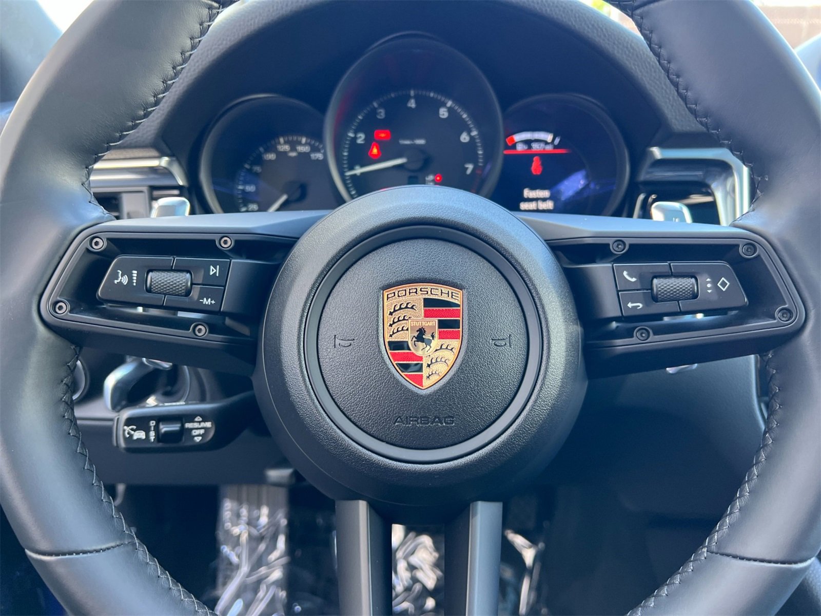 Used 2025 Porsche Macan image 27