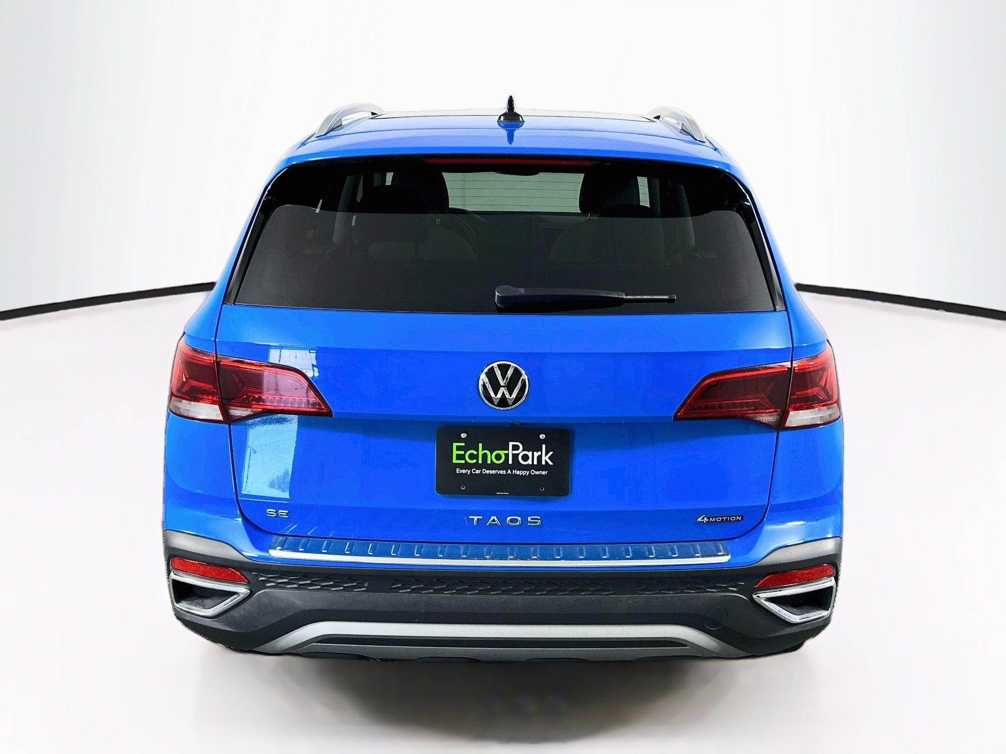 Used 2023 Volkswagen Taos SE w/ Panoramic Sunroof Package AWD/4WD image 7