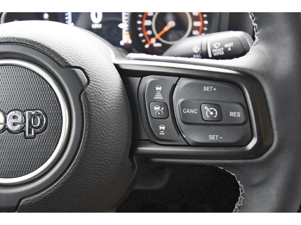 Used 2025 Jeep Gladiator Mojave w/ Convenience Group AWD/4WD image 16