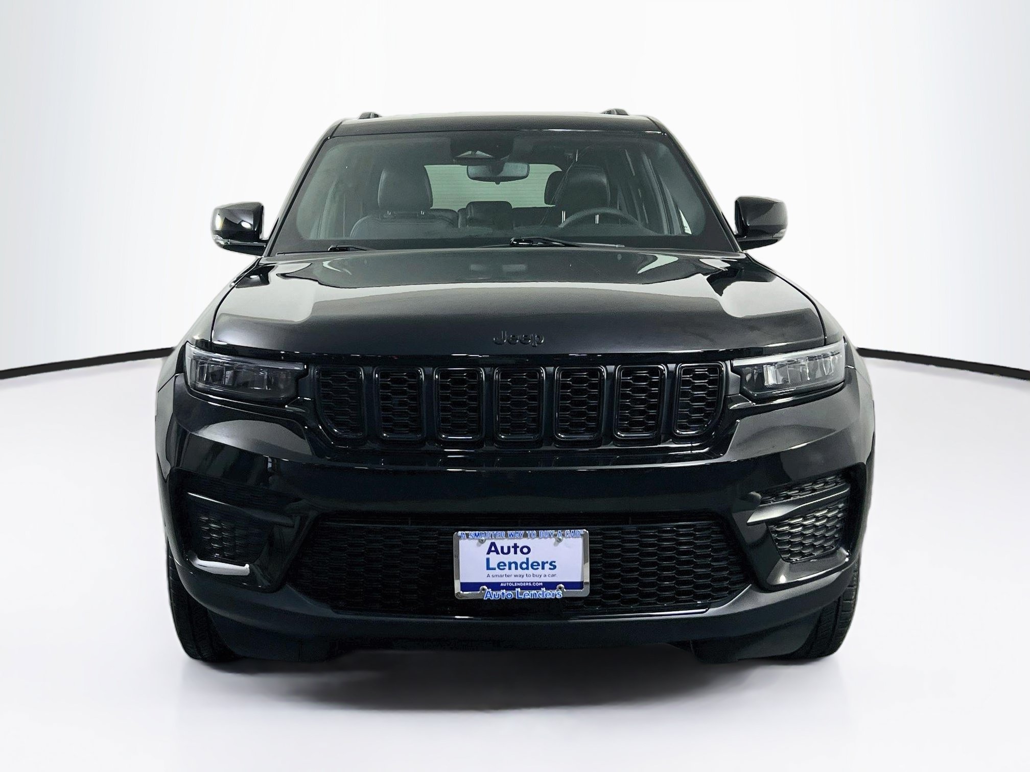 Used 2023 Jeep Grand Cherokee Altitude RWD image 2
