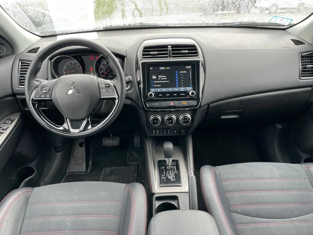 Used 2025 Mitsubishi Outlander Sport SE AWD/4WD image 10