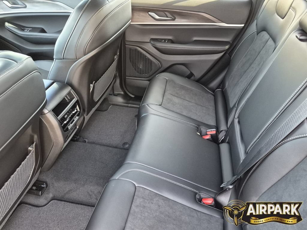 New 2026 Jeep Grand Cherokee Altitude AWD/4WD image 21