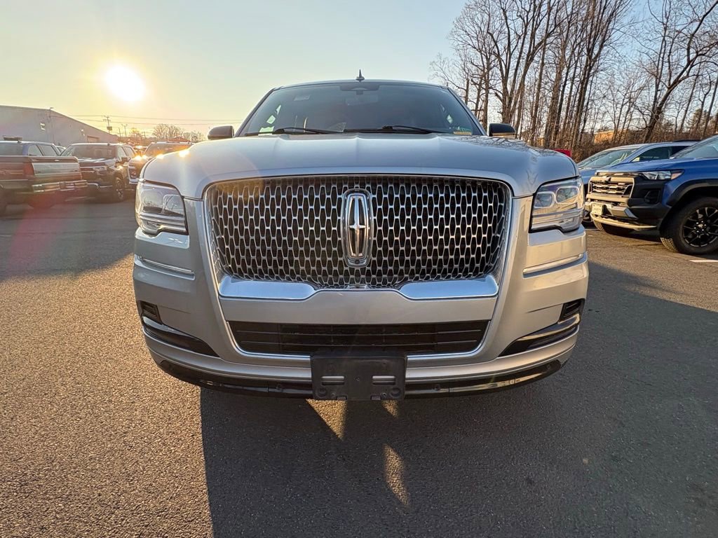Used 2022 Lincoln Navigator Reserve image 3