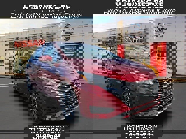 New 2025 Nissan Versa SV w/ Trunk Package