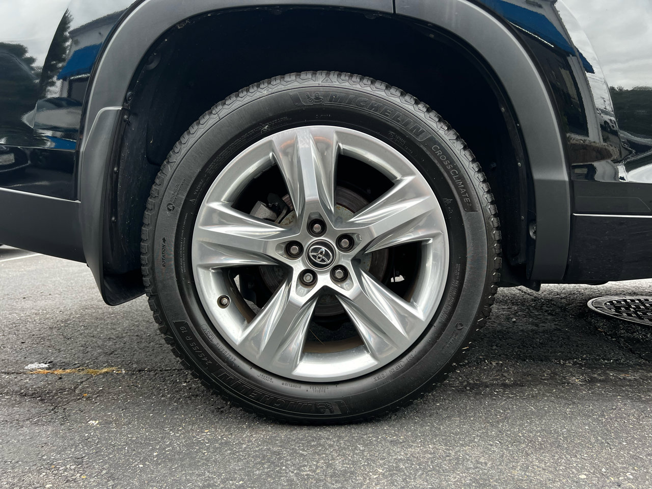 Used 2017 Toyota Highlander Limited image 32