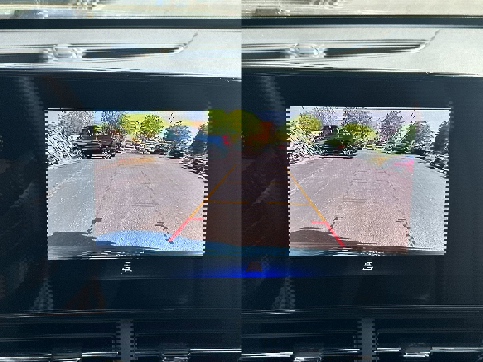 Used 2025 Chevrolet Trax LT image 27