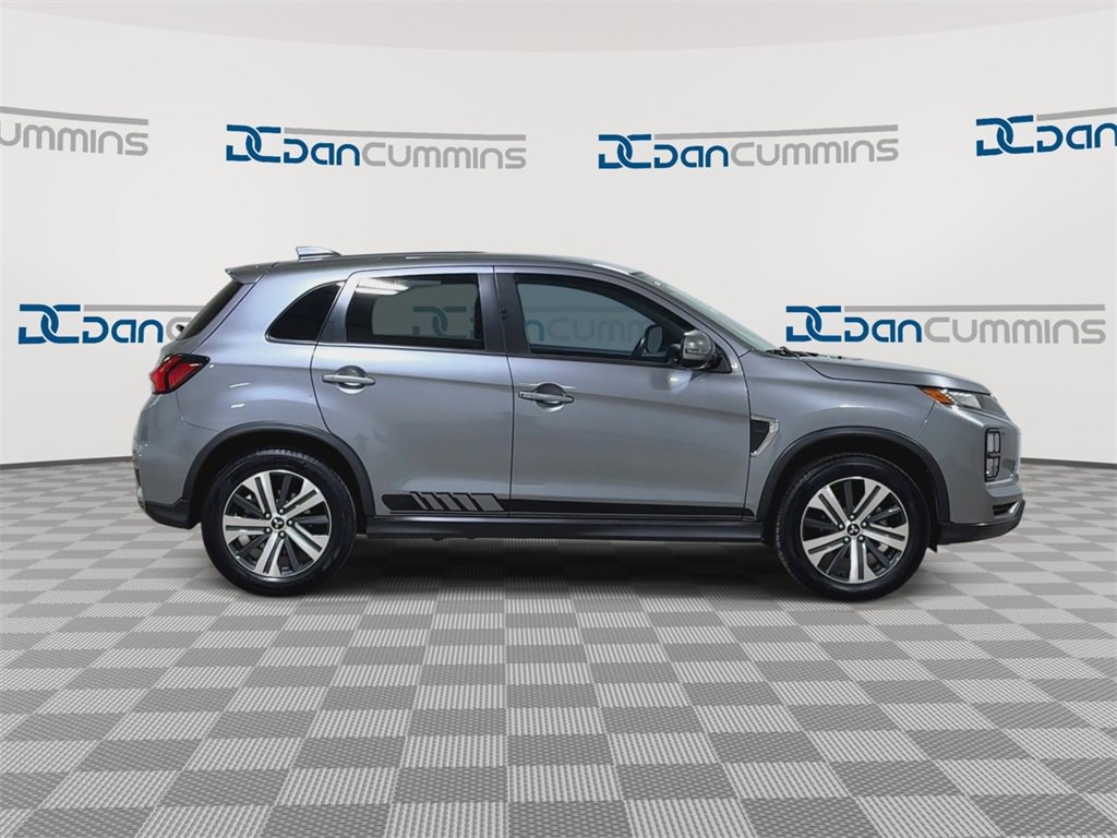 Used 2022 Mitsubishi Outlander Sport SE image 2